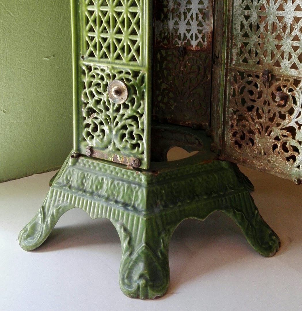 Victorian enamel potstand I ex Victorian enamel heater